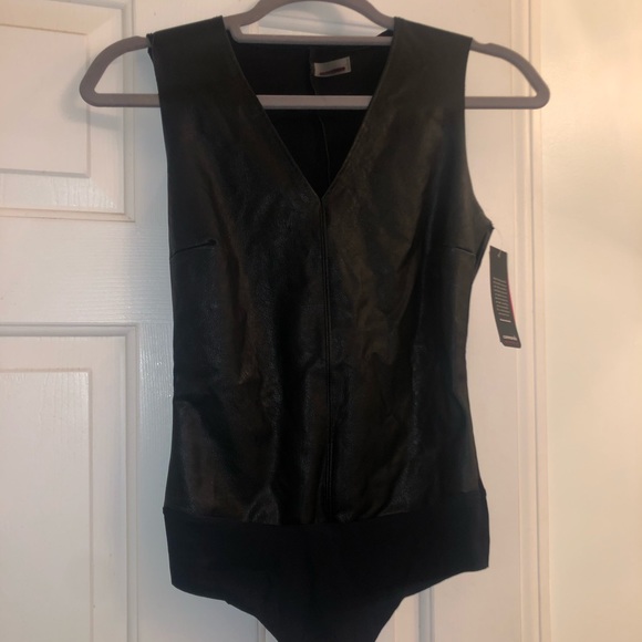 Commando FAUX LEATHER V-NECK BODYSUIT - Picture 2 of 4